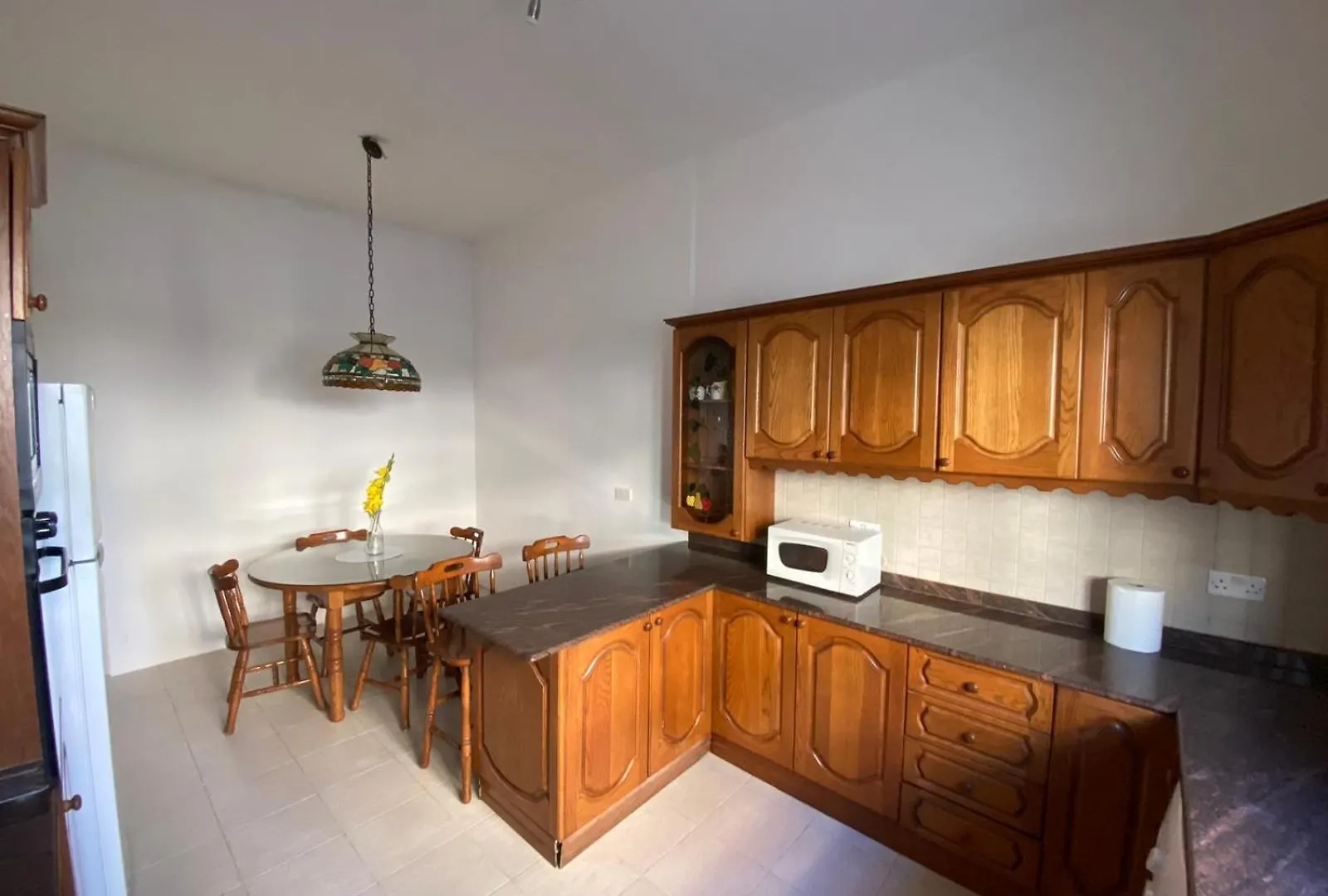 Homestay Spacious Room With 2 Single Beds Shared Bathroom, St Julians Saint Julian's