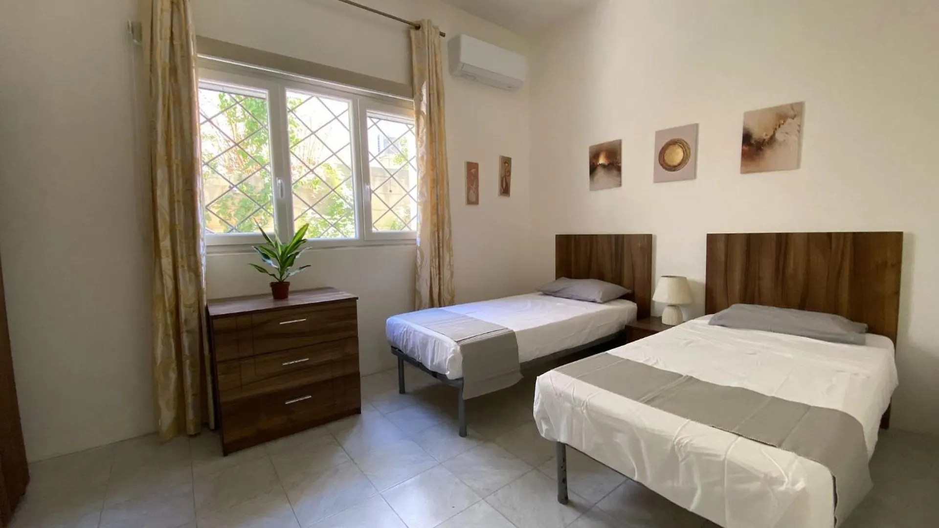 Spacious Room With 2 Single Beds Shared Bathroom, St Julians Saint Julian's Malta