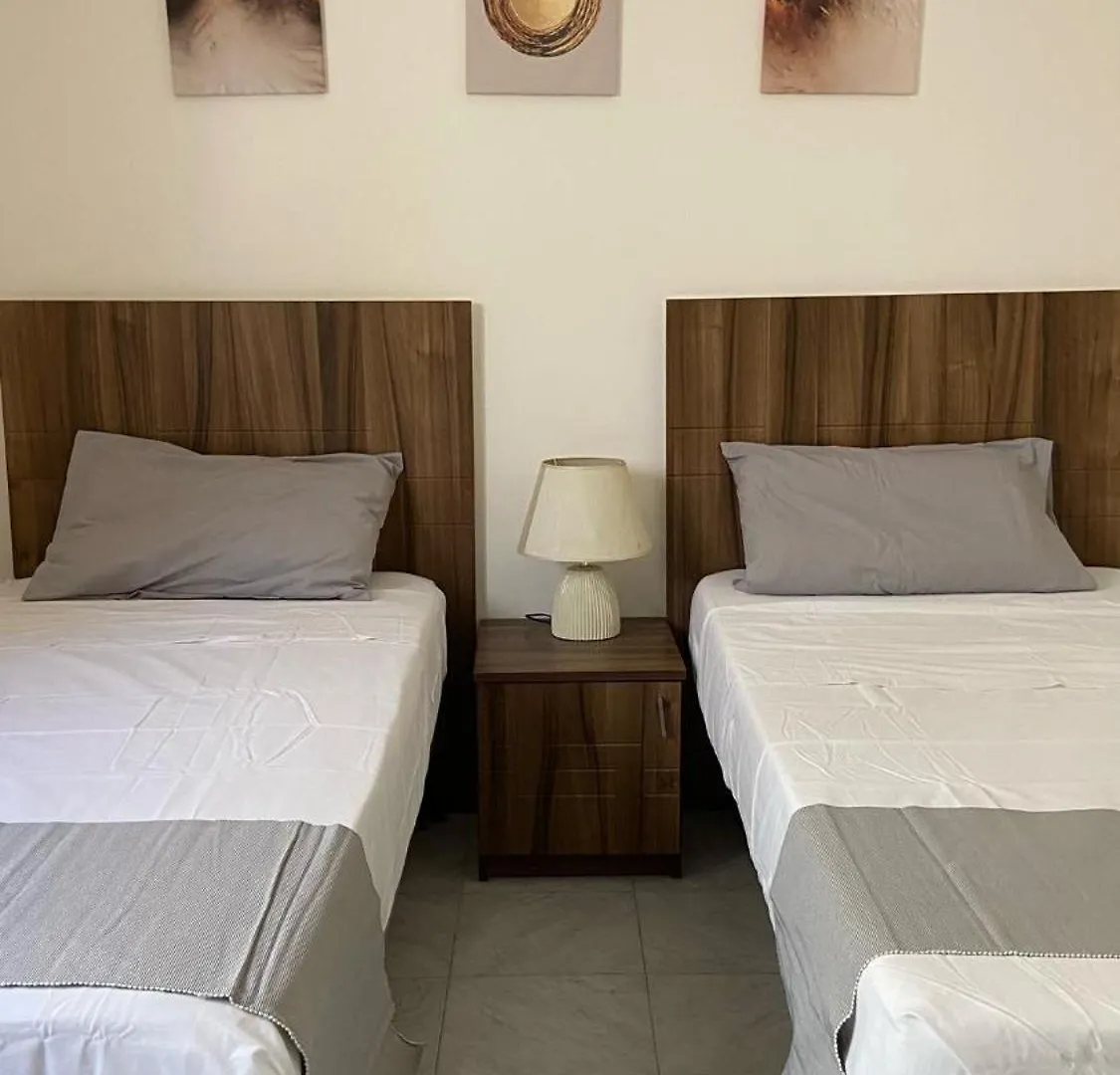 Spacious Room With 2 Single Beds Shared Bathroom, St Julians Saint Julian's Homestay